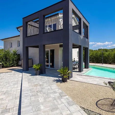 Dom wakacyjny Amazing In Sveti Ivan Dobrinjski