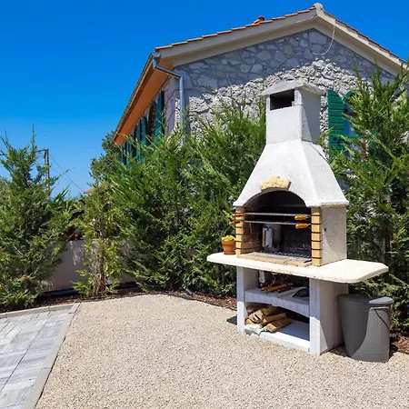 Dom wakacyjny Amazing In Sveti Ivan Dobrinjski