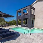 Luxurious In *